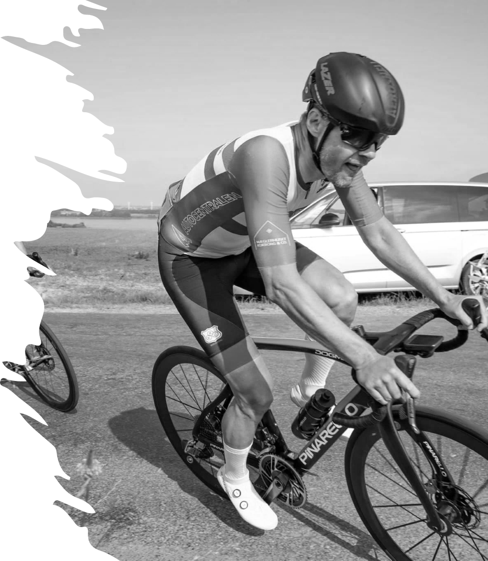 Niels Kristian Andersen, founder and developer of RedPlus, testing altitude-style endurance training, cycling performance and oxygen capacity on the road.
