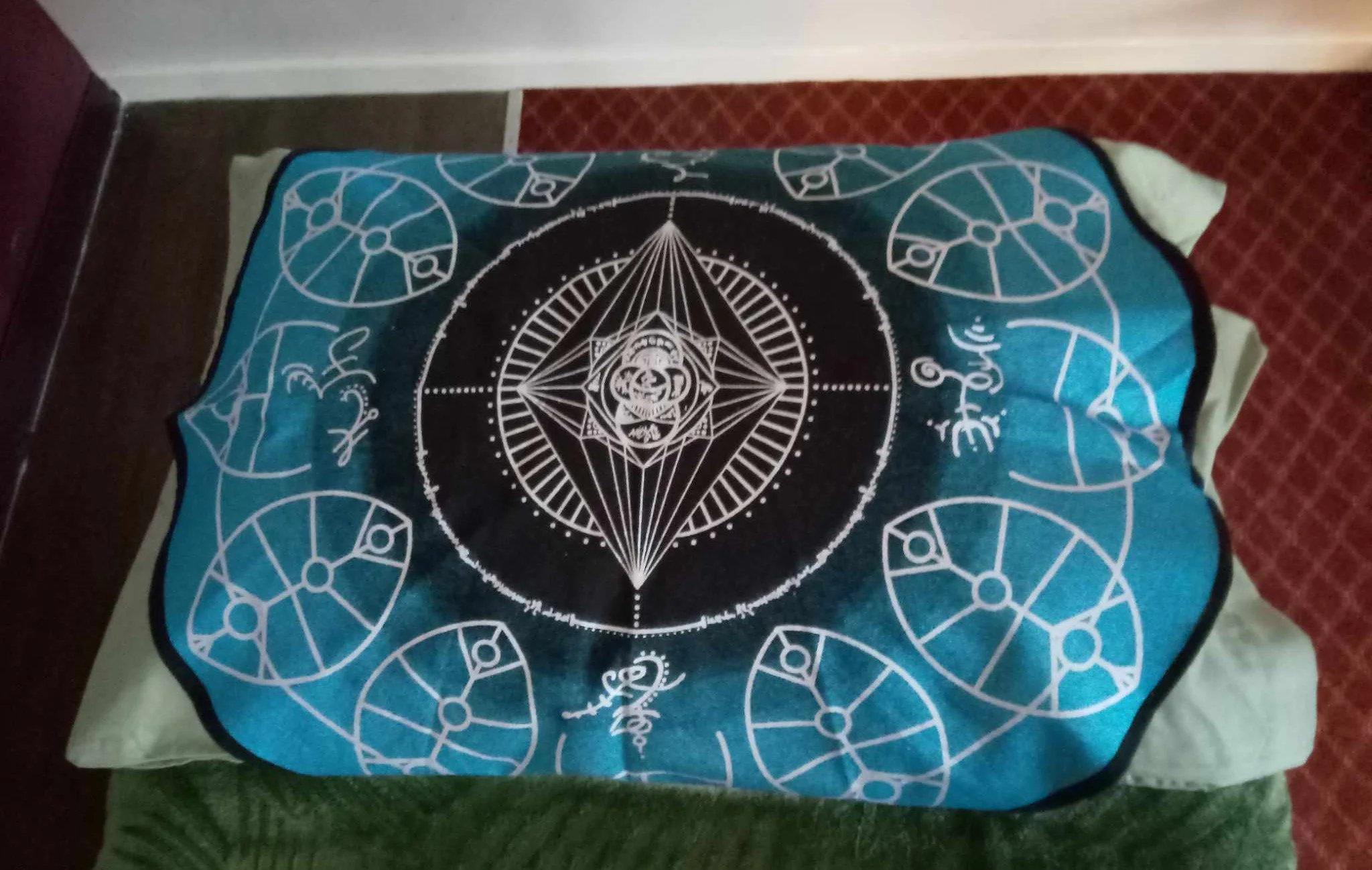 soveriegnpillow.jpg