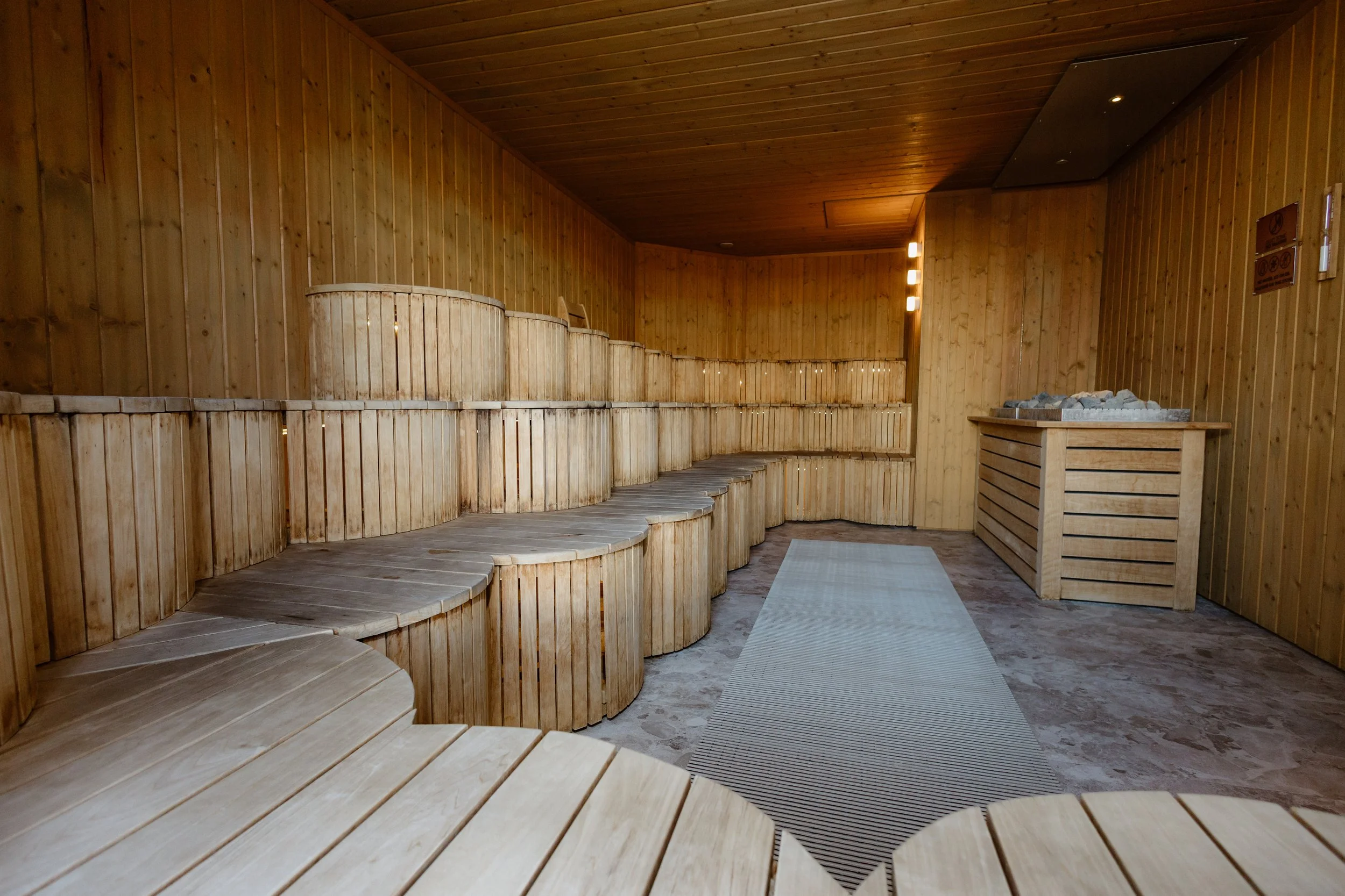 Sauna House – samarbejdspartner på The In-Between Methods gusmesteruddannelse og saunaguskurser i Danmark.