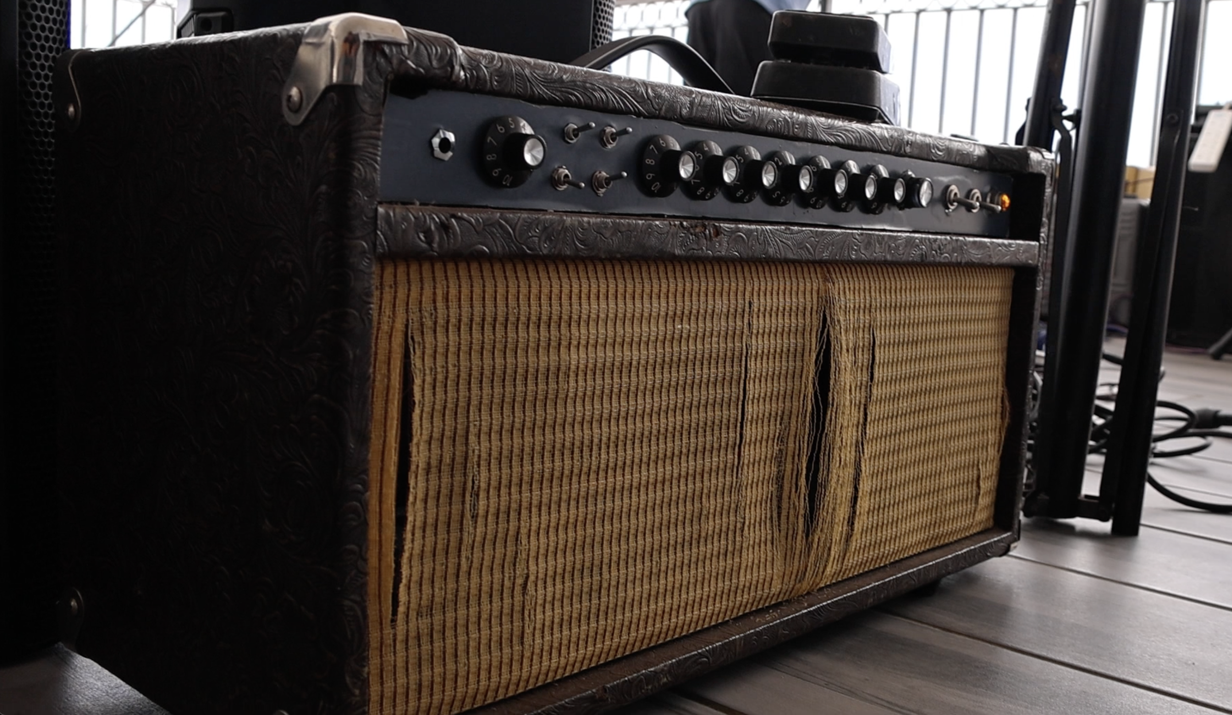 A picture of a tattered old beat up amplifier, it is actually a DIY handbill amp