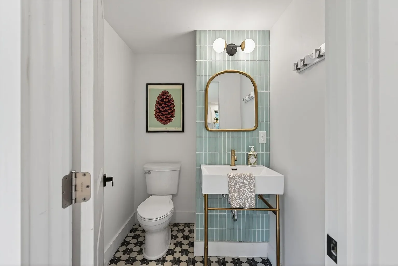 highland-lake-bathroom.webp