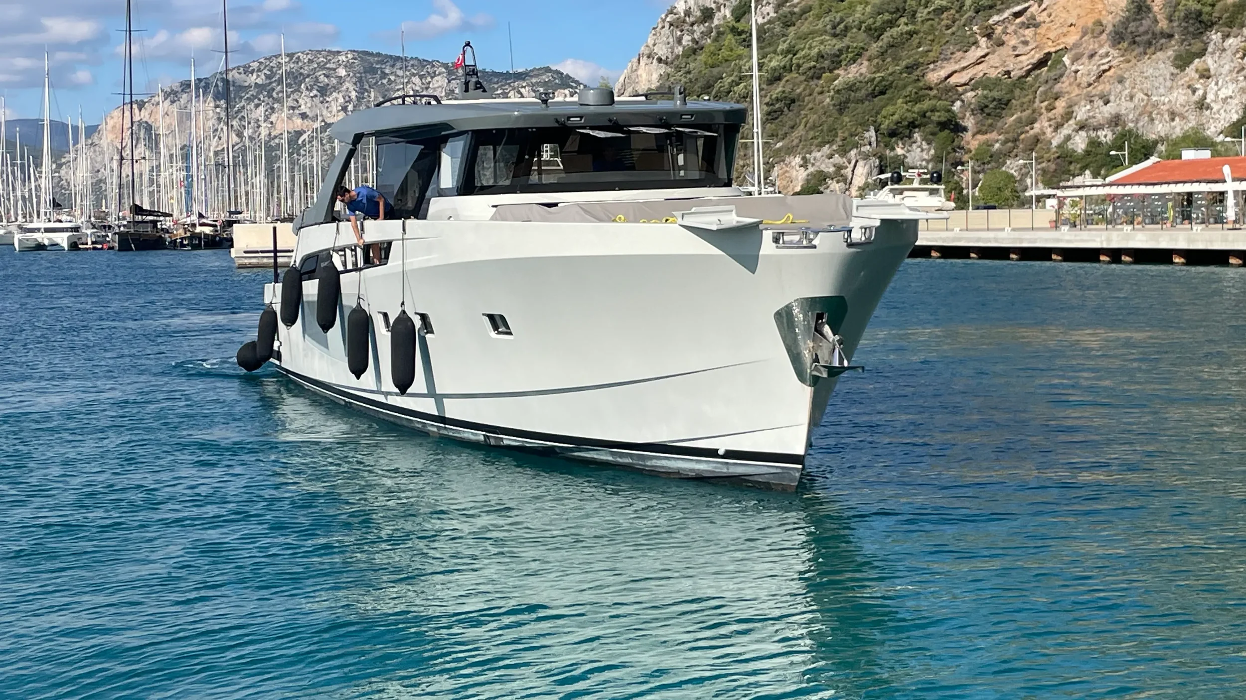 PROJECT M/Y OUT OF THE BLUE