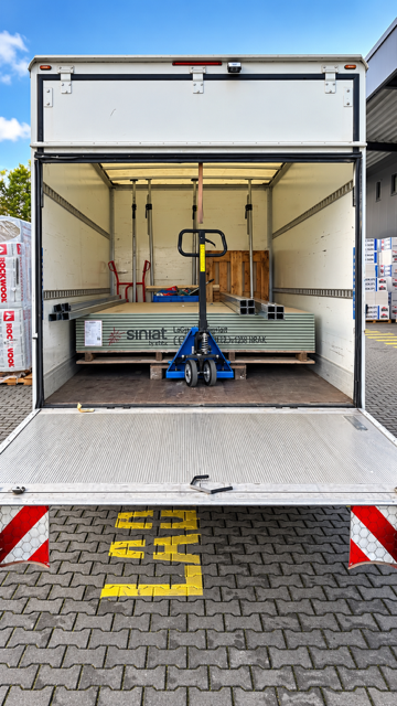 Verpackte Siemens Waschmaschinen auf Paletten, umwickelt mit Kunststofffolie.