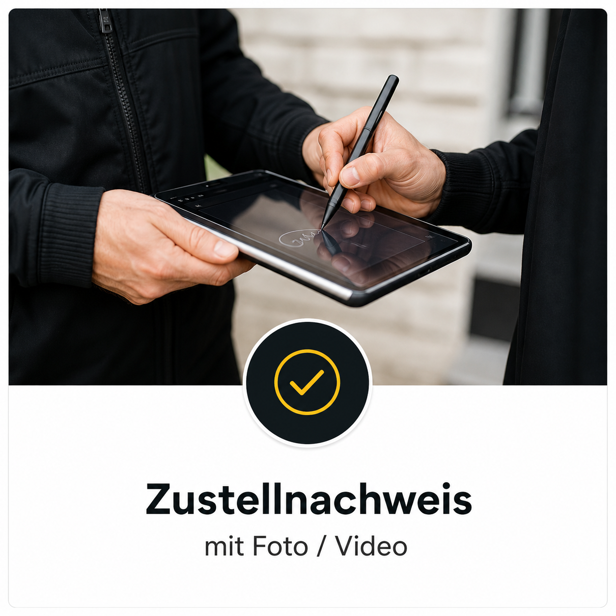 Personen unterschreiben einen elektronischen Ausweis auf einem Tablet, der Vorgang wird durch ein Häkchen symbolisiert, mit dem Text "Zustellnachweis mit Foto / Video" darunter.