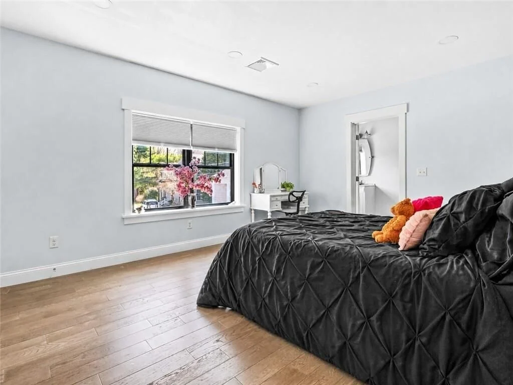 116-Nayatt-Bedroom2.jpg