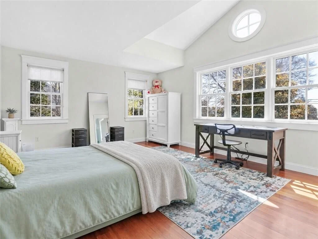 116-Nayatt-Bedroom1.jpg