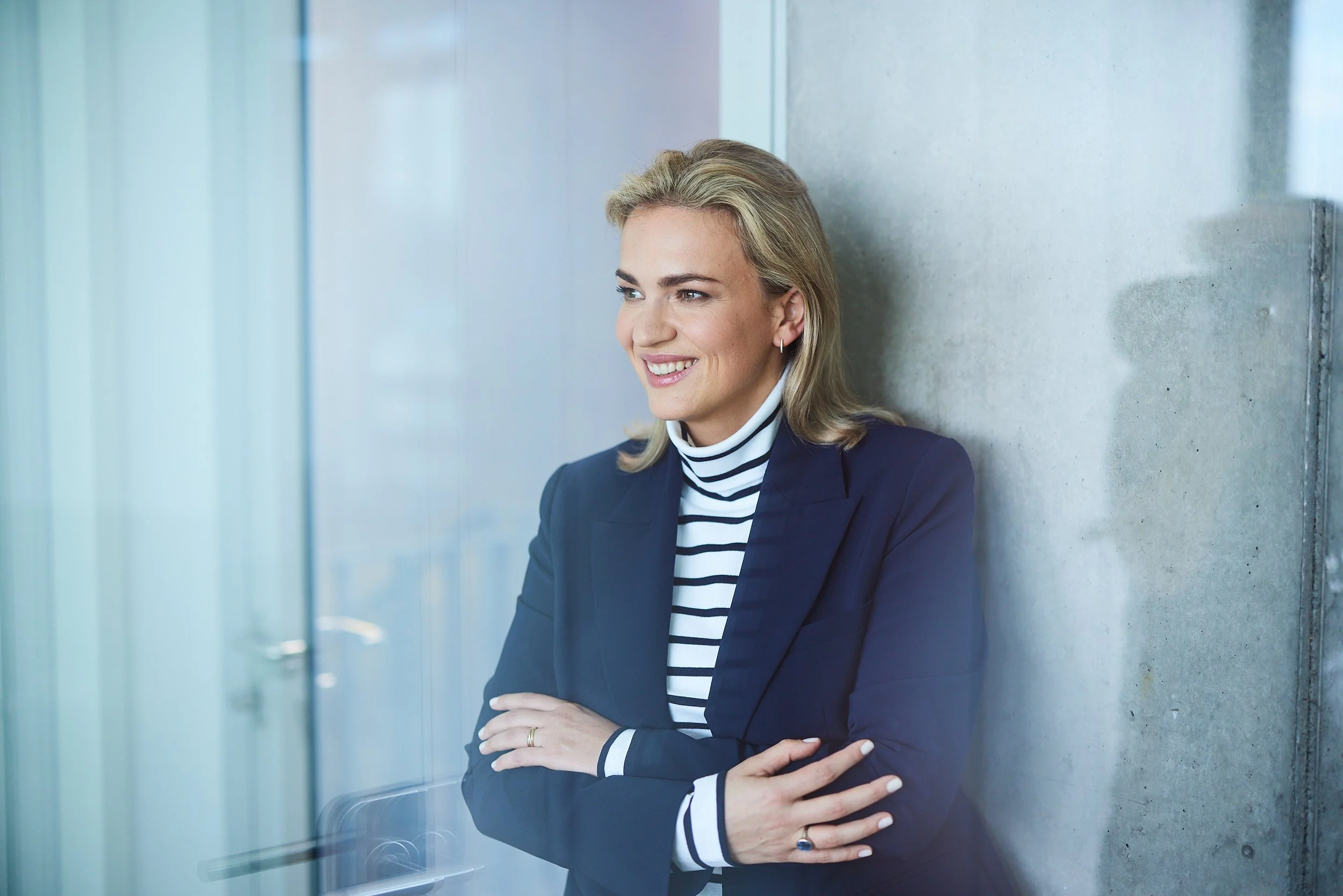 Mirja_Schmidbauer_Portrait_Outfit_02_Location_03_005.jpg