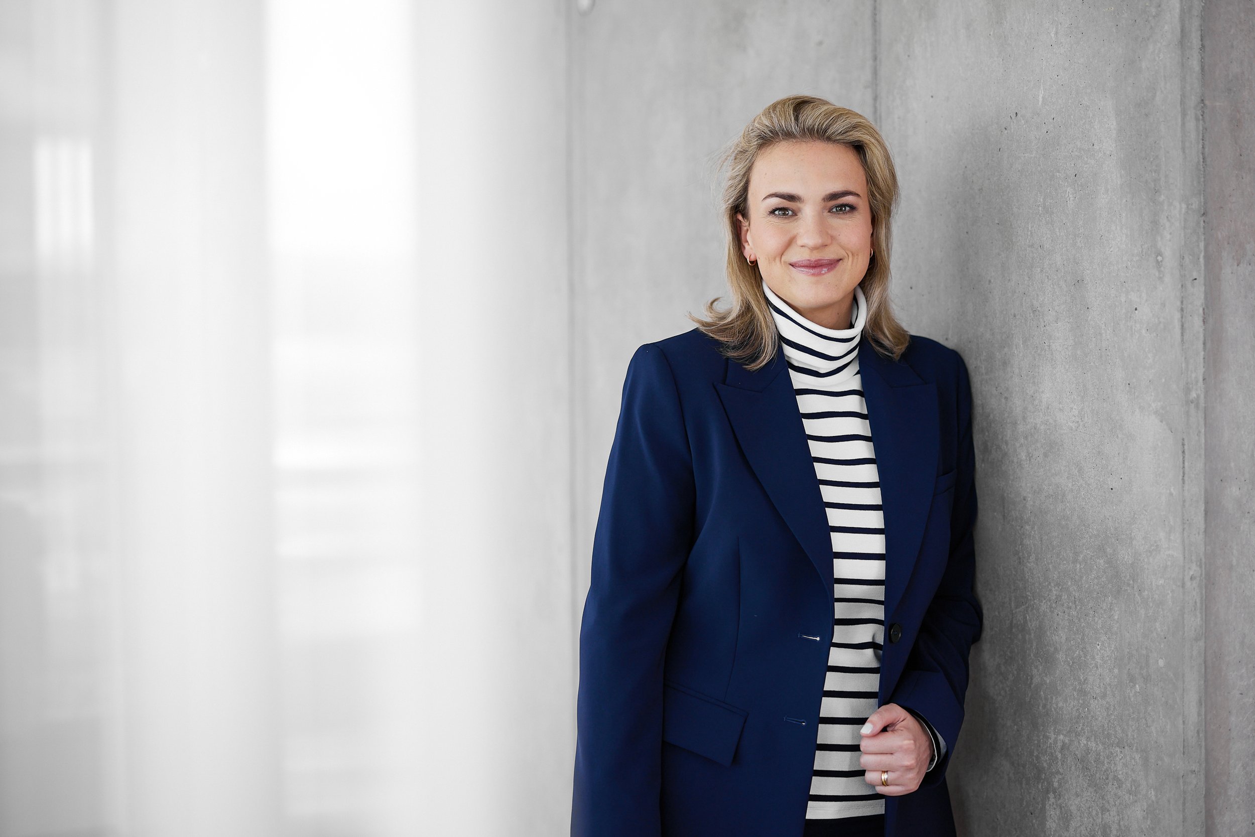 Mirja_Schmidbauer_Portrait_Outfit_02_Location_03_028.jpg