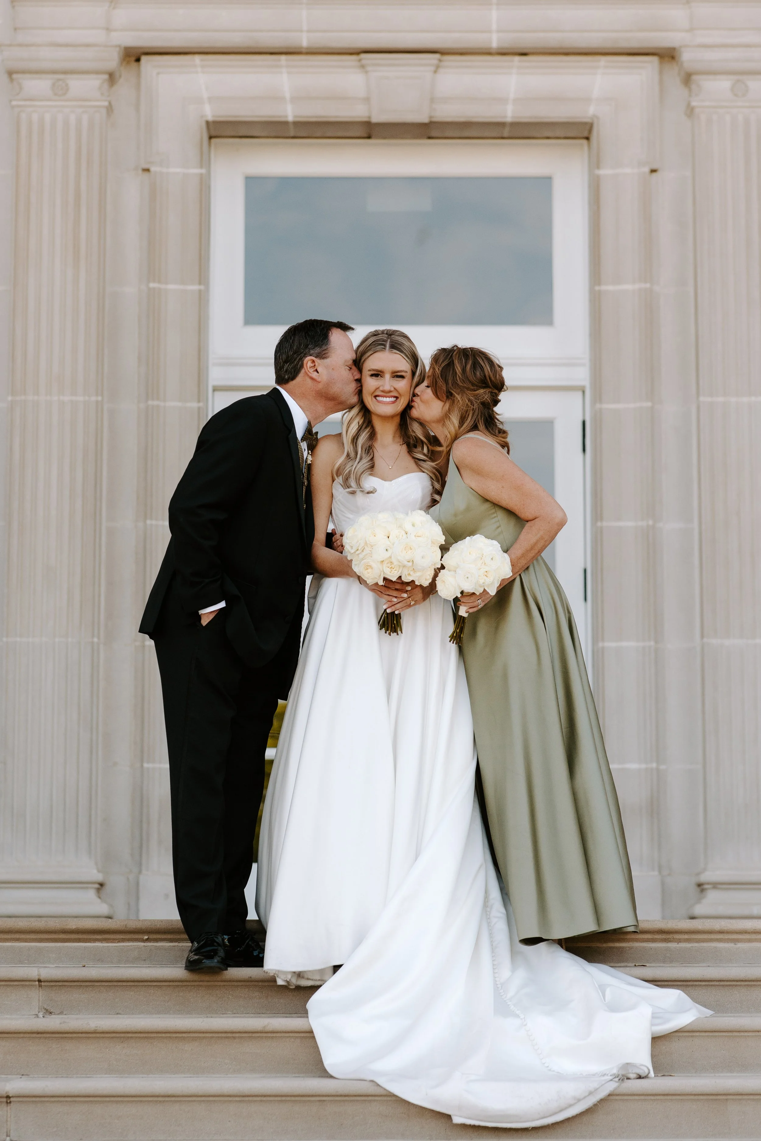 ChicagoHistoryMuseumWeddingPhotographer-64.jpg