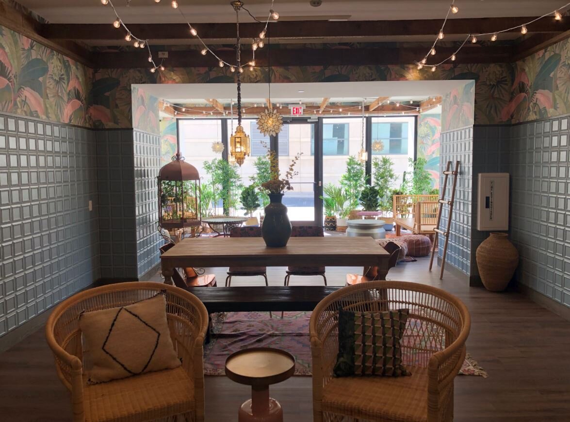 THEMED RESIDENTIAL LOUNGE