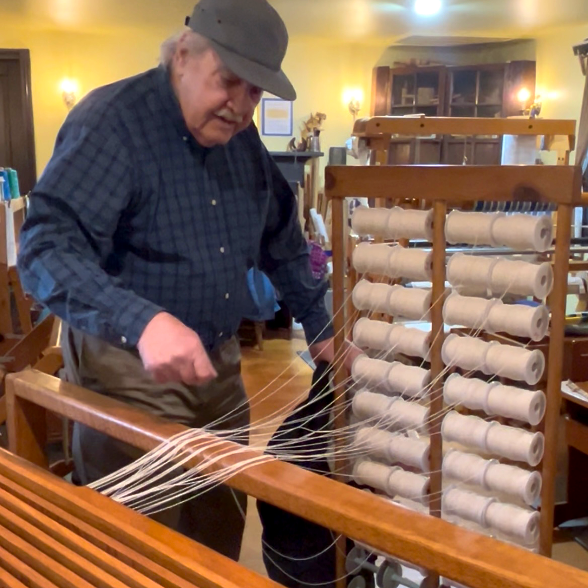 TSWG_-George-teaching-members-about-sectional-warping_sq.png