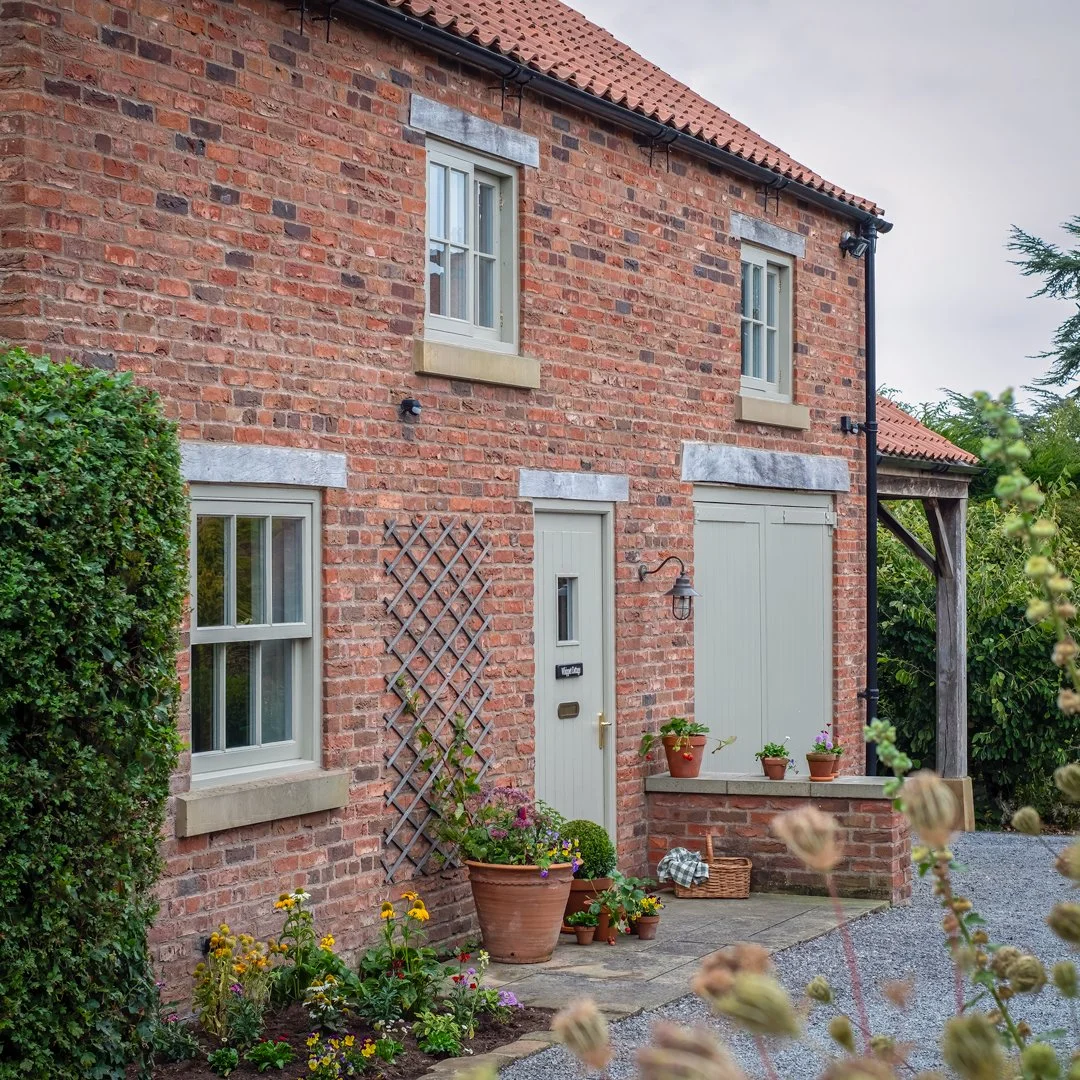 32-OUTSIDE-THE-COTTAGE-NO-ONE.jpg