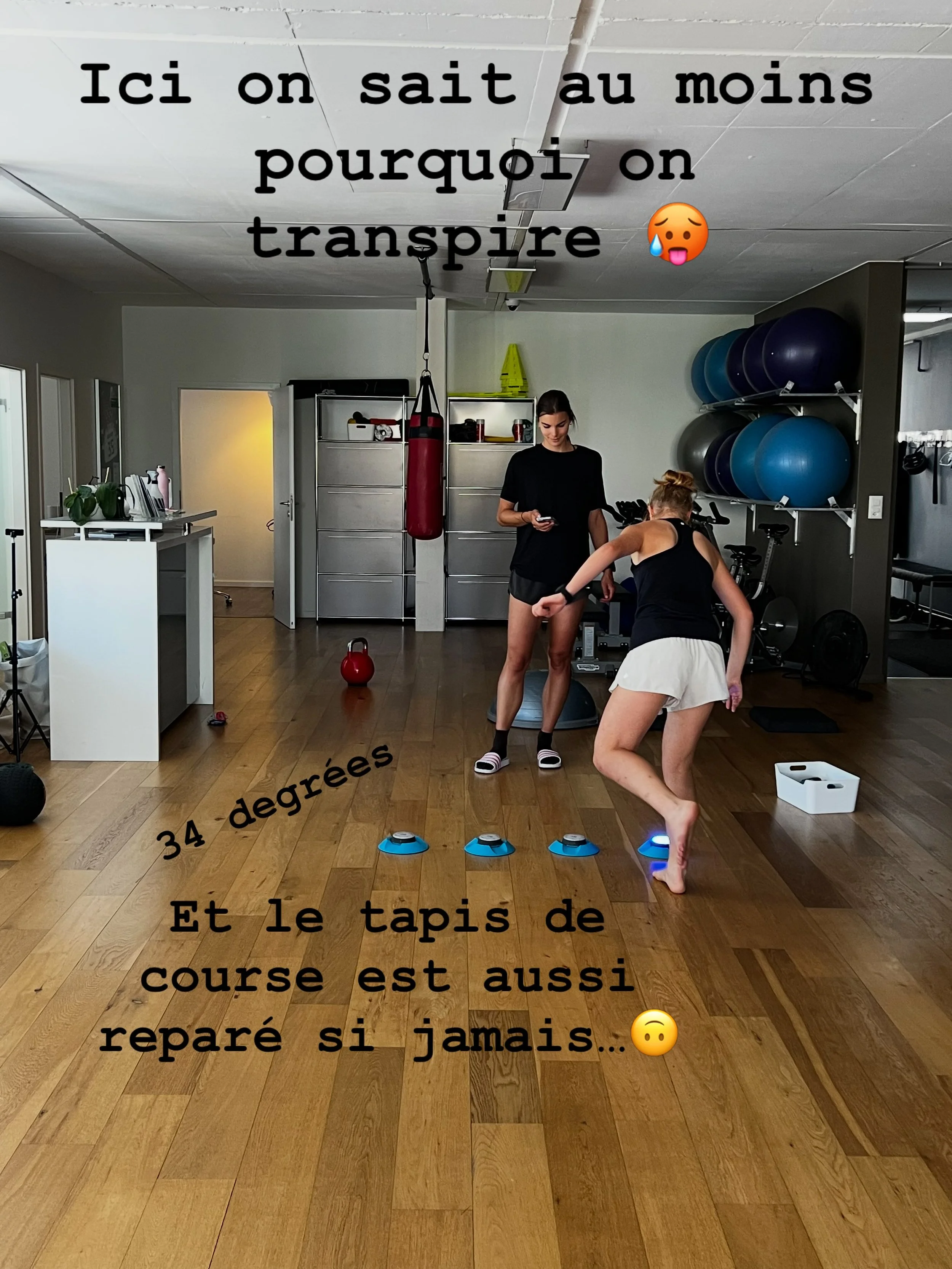 Il ne fait pas plus chaud dedans&hellip; Et oui le bruillard arrivera dans 3 mois. (Le ski aussi)
Profitons! 😅

@fitnessmonruz 
@justine_saint_paul 
@michellejaq