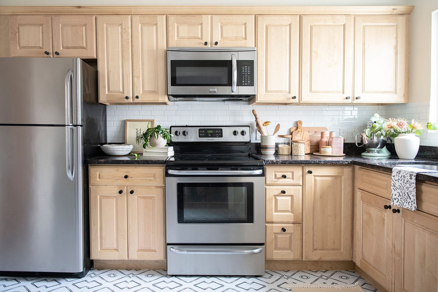 2-sun-soul-style-kauai-hawaii-interior-design-kitchen-reveal-renter-friendly-reno-with-quadrostyle-vinyl-floor.jpg