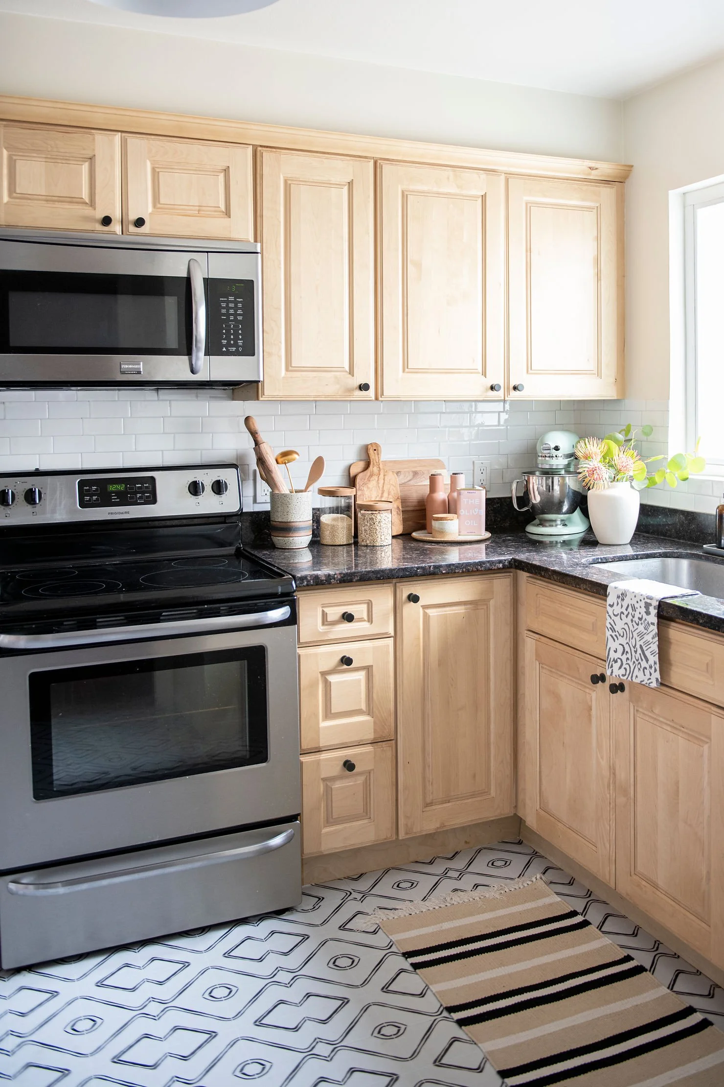 4-sun-soul-style-kauai-hawaii-interior-design-kitchen-reveal-renter-friendly-reno-with-quadrostyle-vinyl-floor.jpg