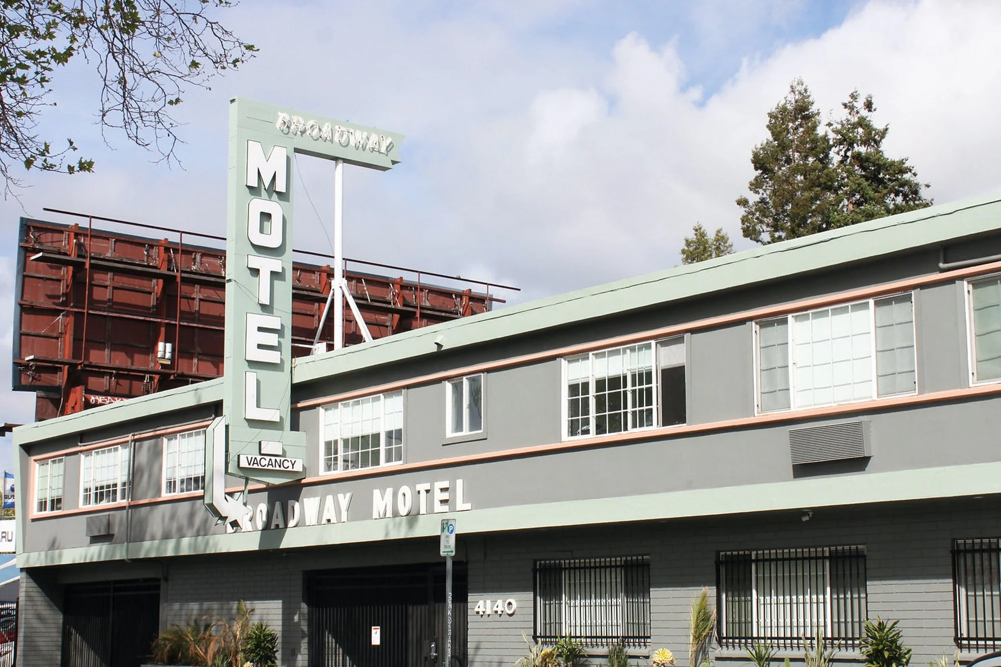 Project Reveal : Broadway Motel