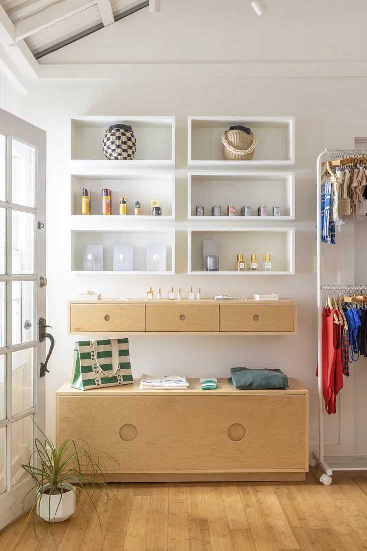 sun-soul-style-interior-design-hawaii-kauai-commercial-clothing-store-sister-sister-boutique-3.png