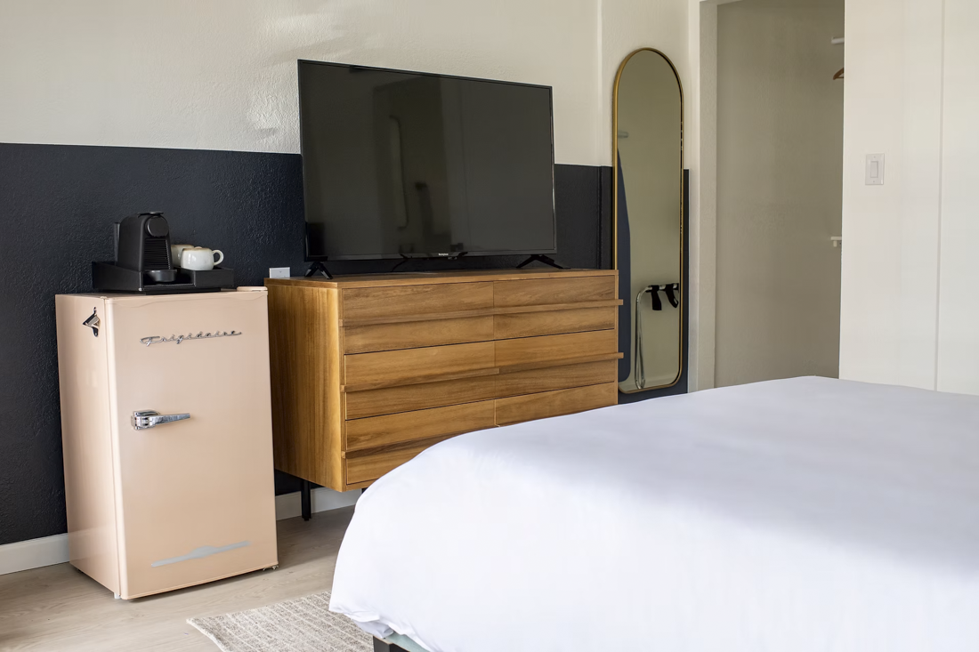 sun-soul-style-interior-design-hawaii-kauai-commercial-hotel-design-broadway-motel-5.png
