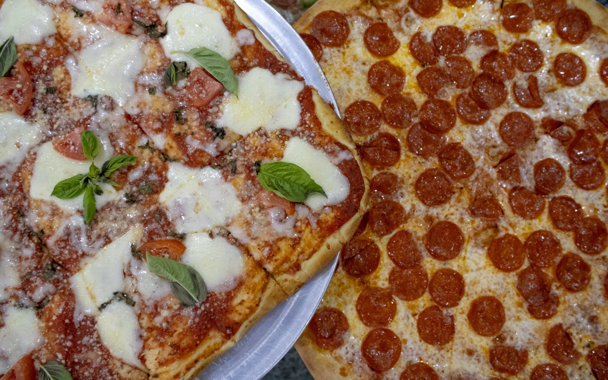 Philadelphia pizza cheesesteaks wings fries lunch dinner near me pizza 