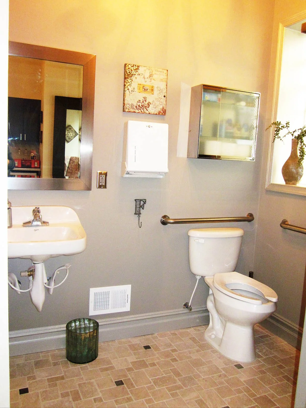 Flaunt Salon.  ADA compliant bathroom.