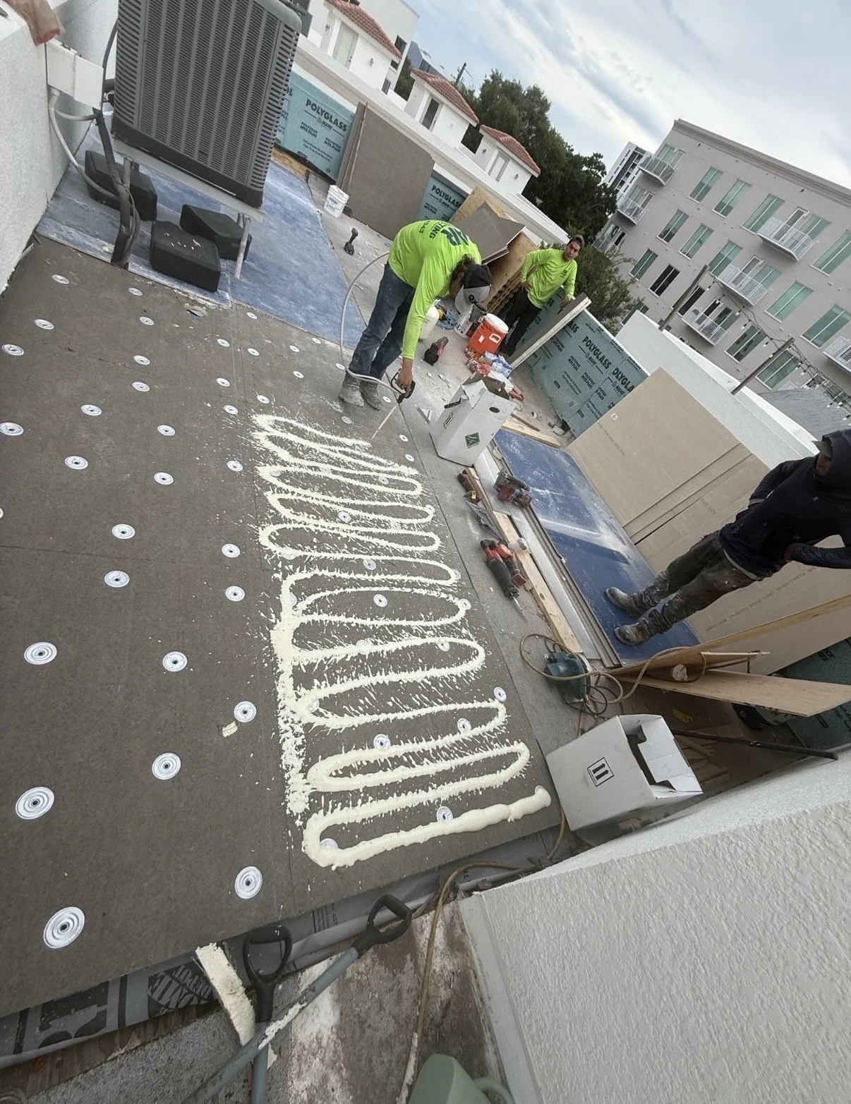 Expert Commercial Flat Roof Installation in Tampa: Why Quality Adhesive Application Matters
