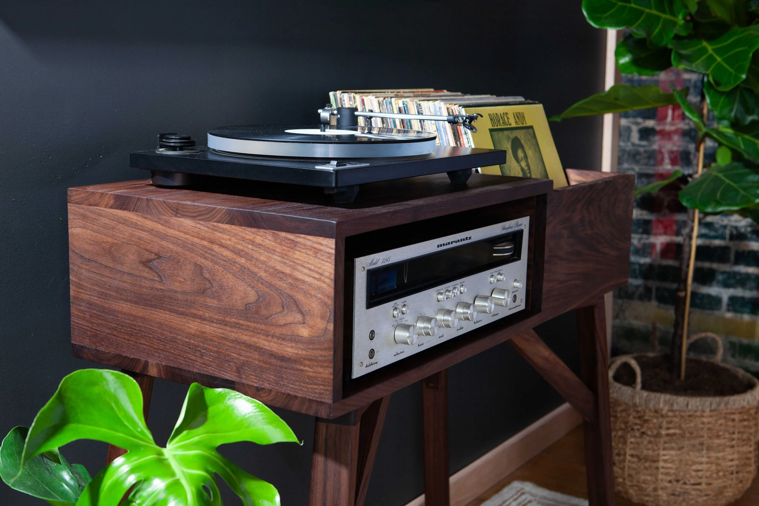 118_HiFi_Woodworks_ProductShots_260609.jpg