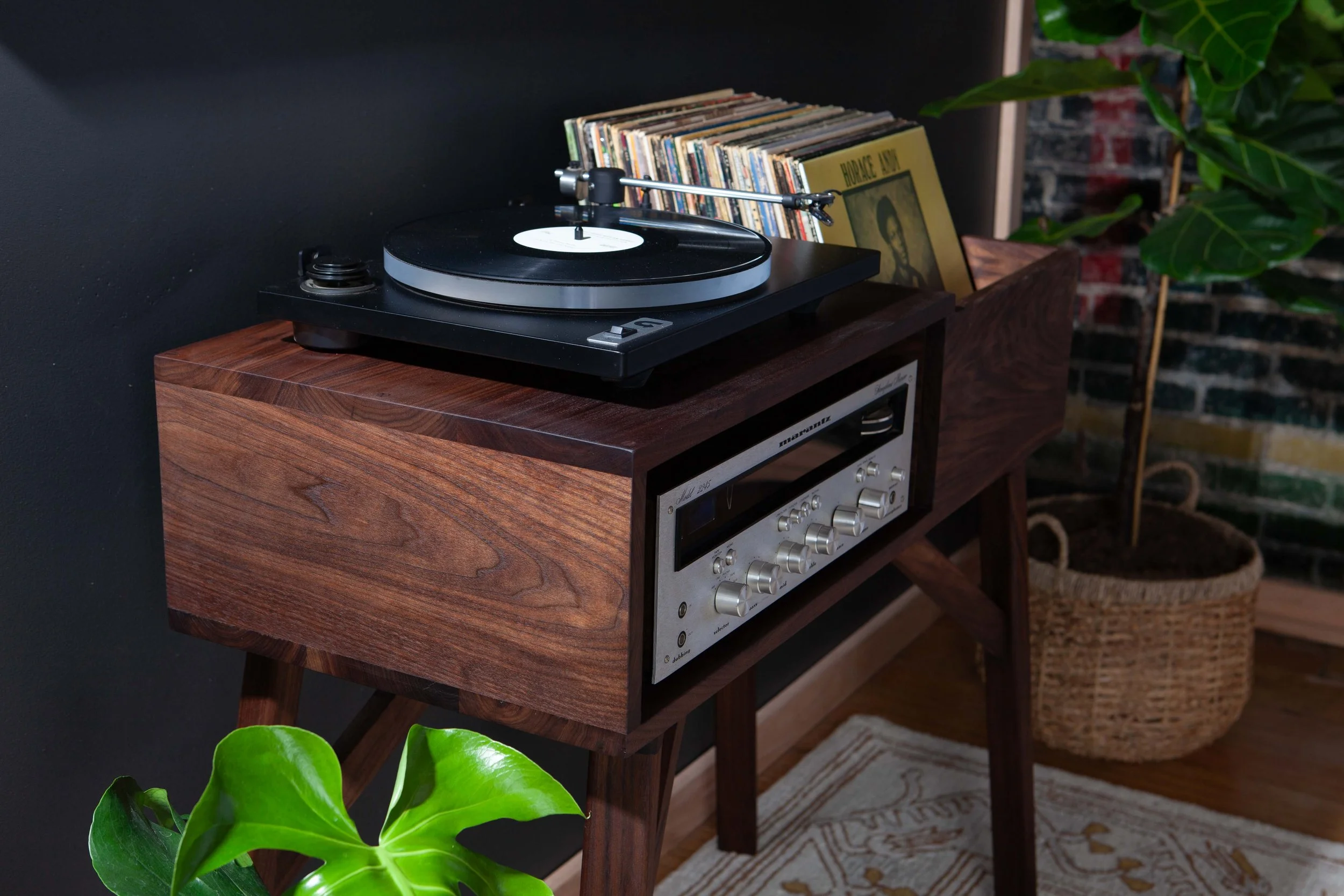115_HiFi_Woodworks_ProductShots_260609.jpg
