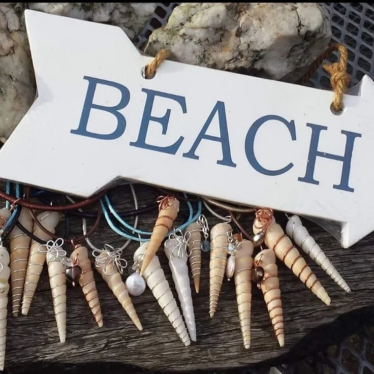 Shells and natural materials make great jewellery pieces