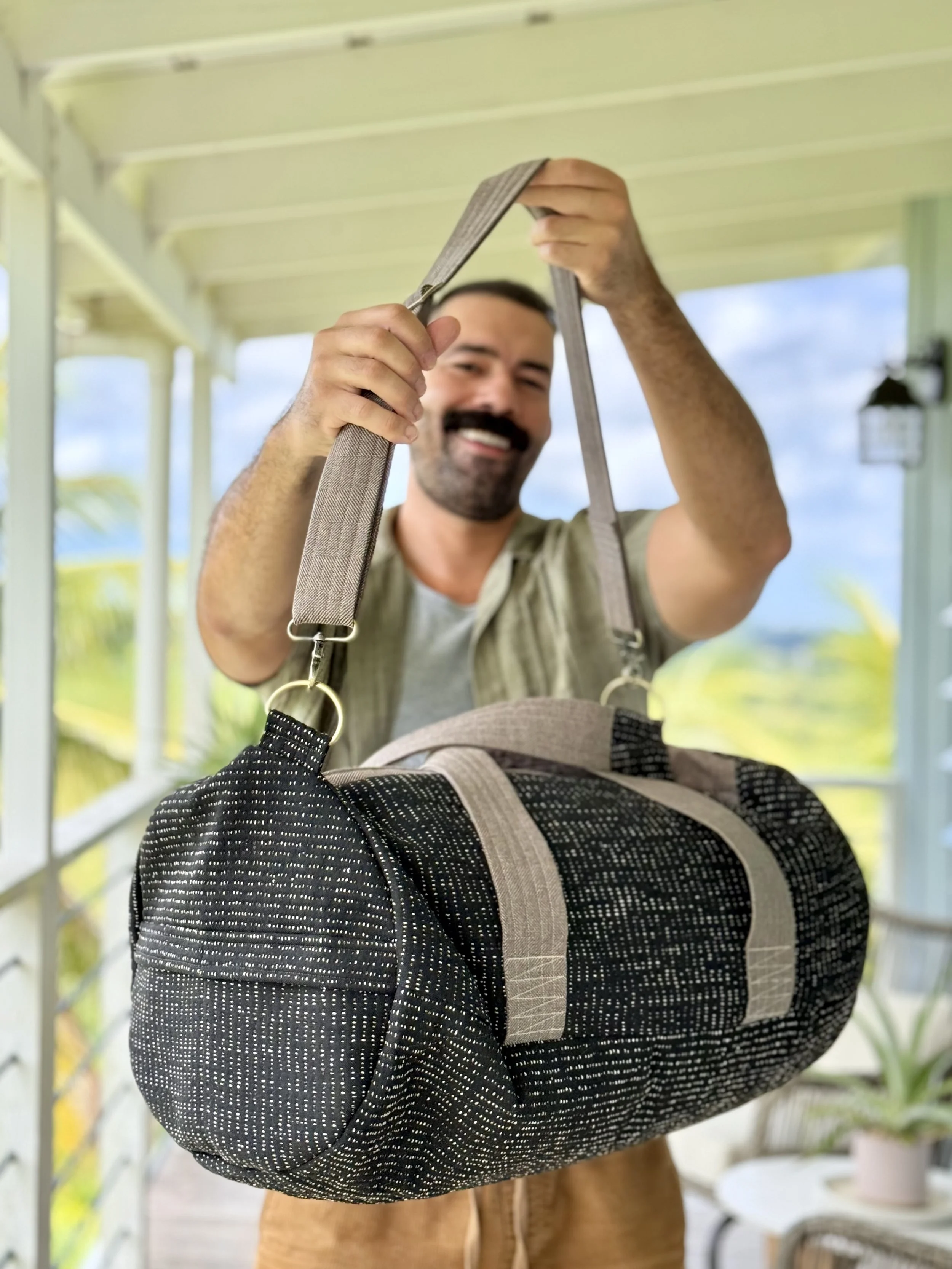 Duffle Bag (Negro y Marrón)