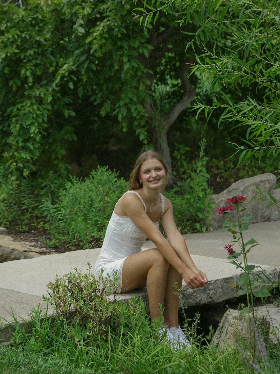 Taking my Ro Ro&rsquo;s senior photos was such a surreal moment! She is truly so beautiful inside and out!! 🪷

~digital ~

#kansascityphotographer #overlandparkphotographer #kansascityseniorphotographer
