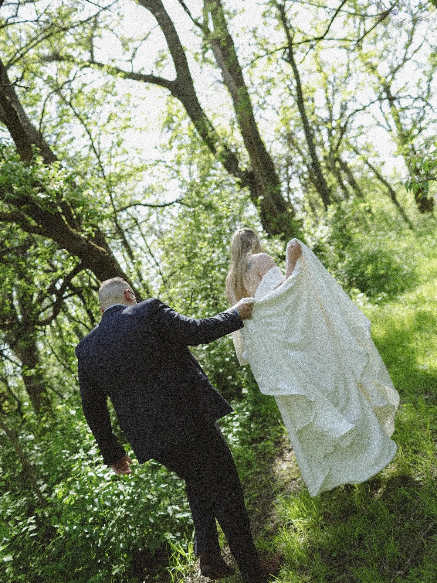Some of my favorite digitals from this gorgeous day👰🏼&zwj;♀️🤵🏼&zwj;♂️

~digital ~

#kansascityphotographer #kansascityphotography #kansascityphotographers #kcweddingphotographer #elopementphotographer