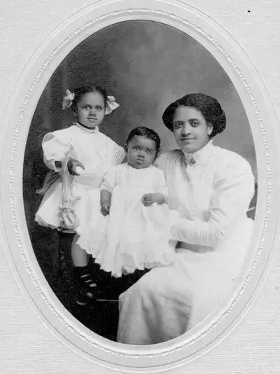 nina-l-brown-with-daughters.webp