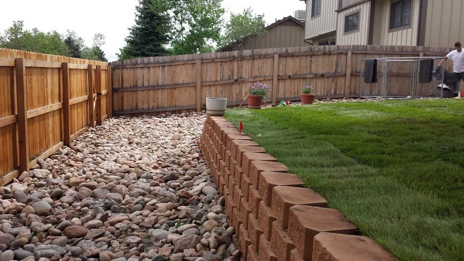 Littleton back yard retaining wall leveling out sloped yard