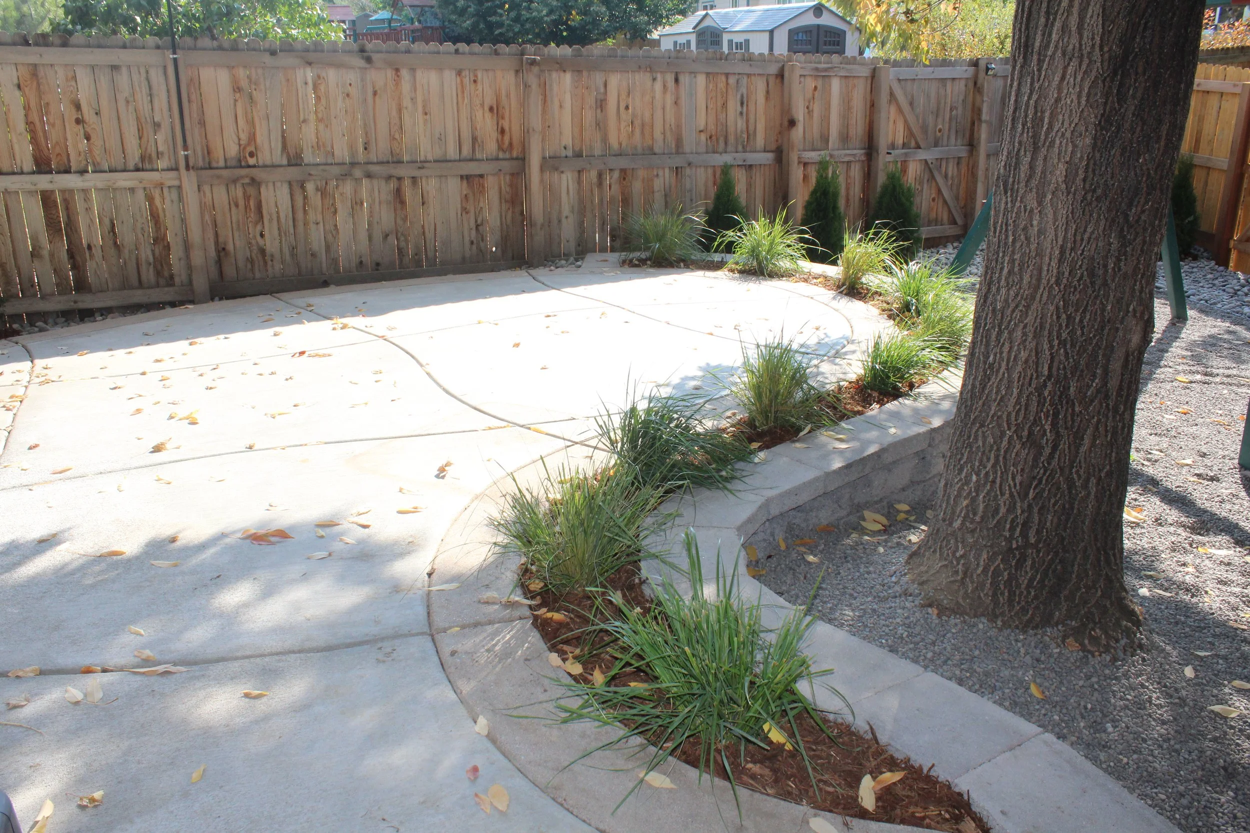 Retaining wall block and cap planter 