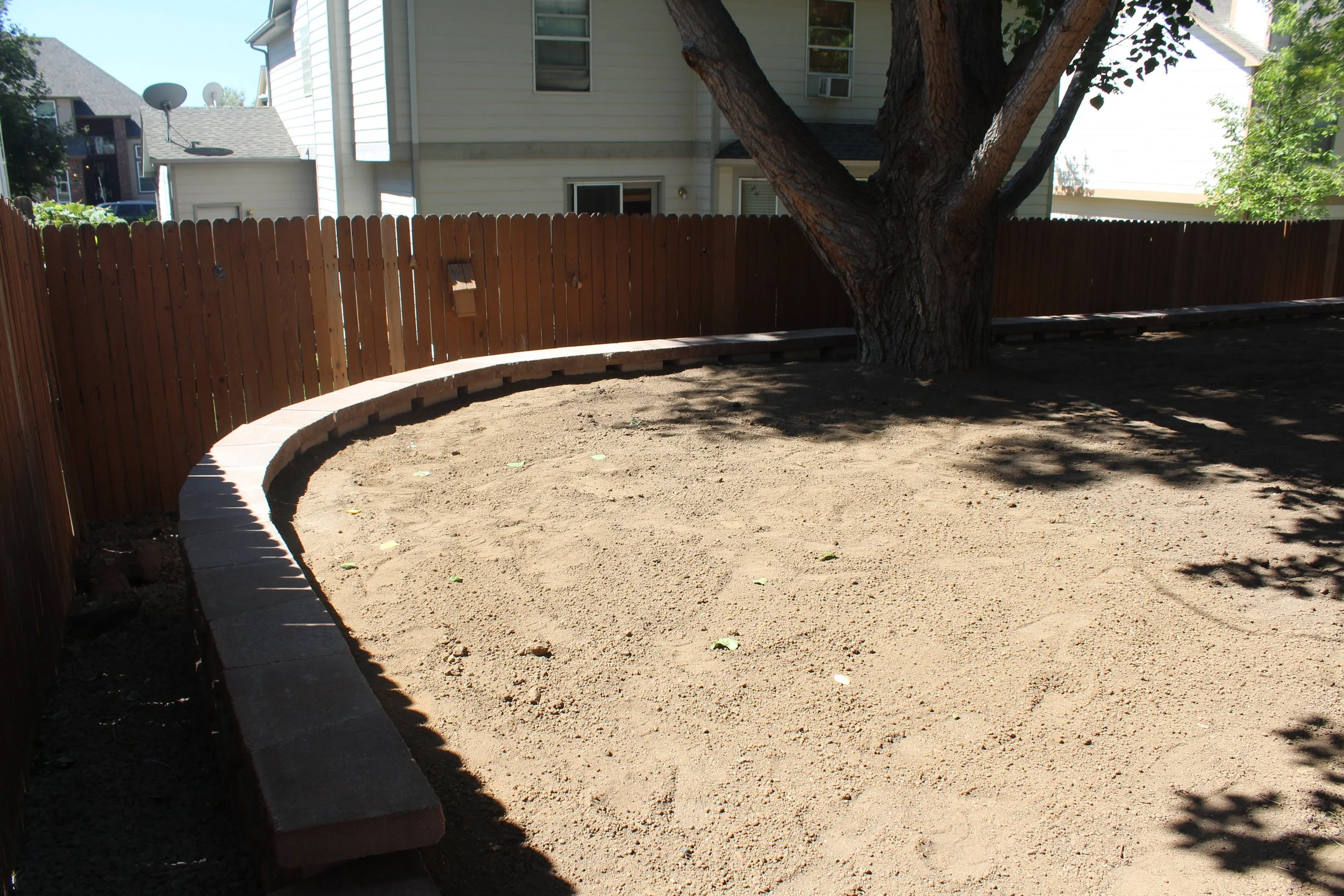 Highlands Ranch back yard retaining wall leveling yard