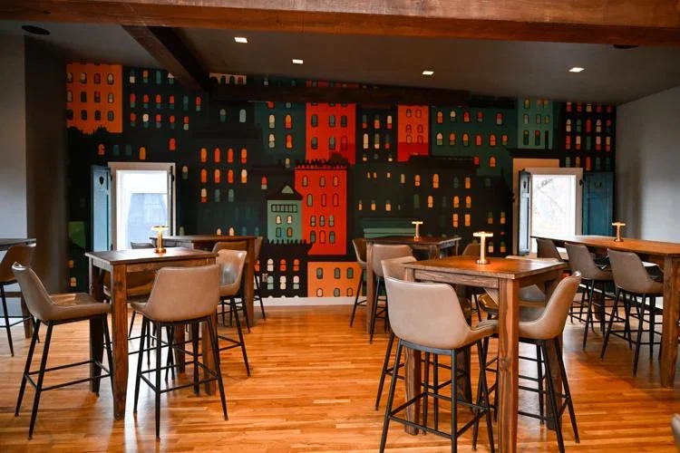 Saluti Wine Bar Piano Bar!