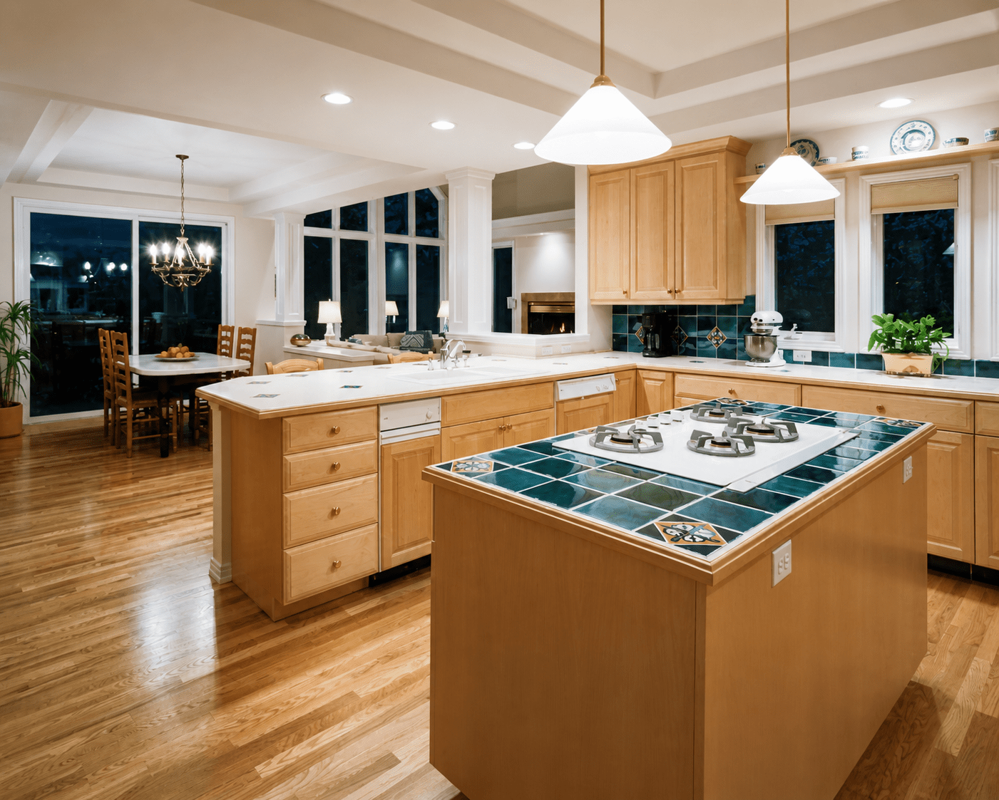 kitchen-island-tile-cooktop-hardwood-floors-north-boulder-co.png