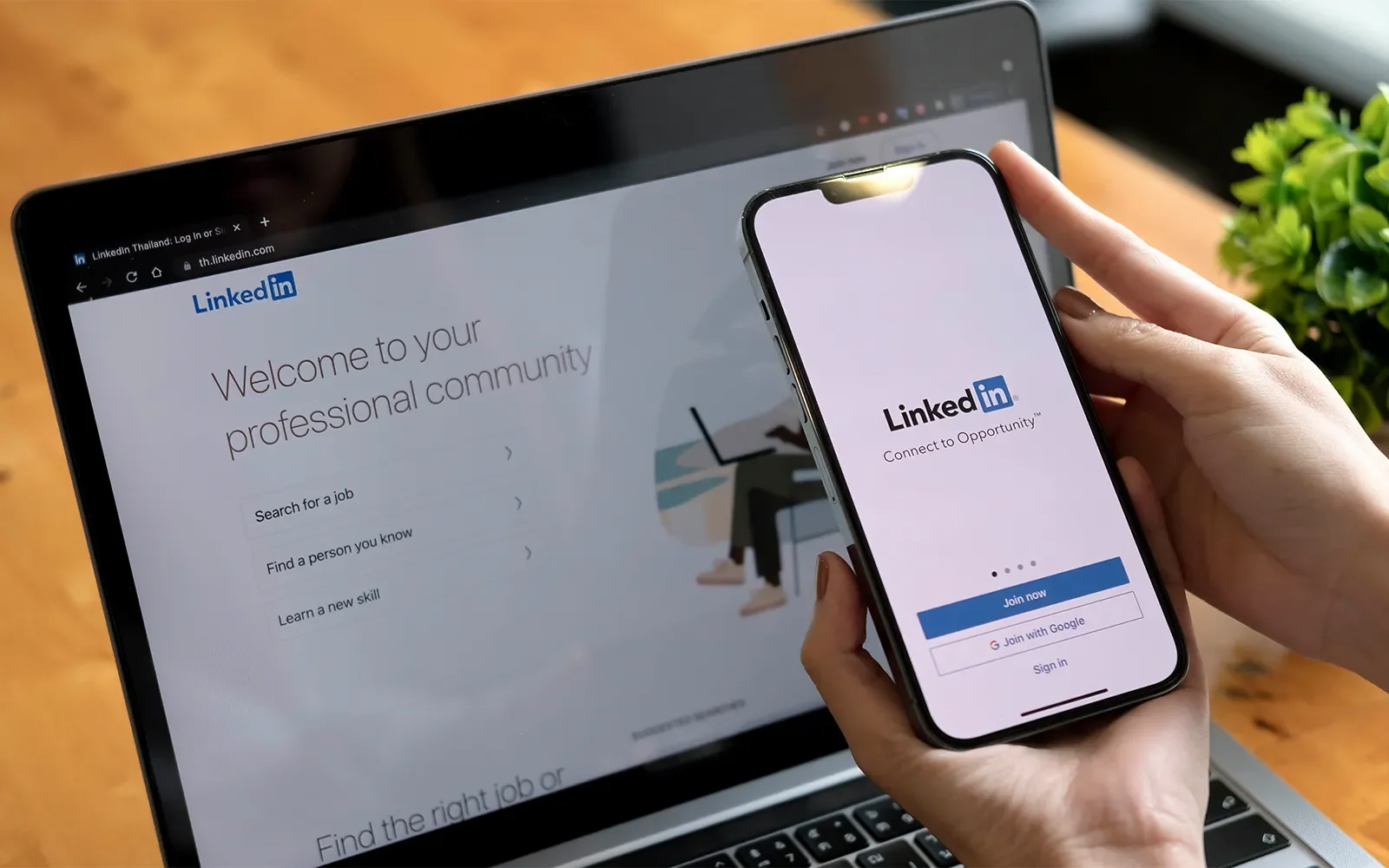 How to Use the LinkedIn Algorithm in 2026 to Land Your Career Change