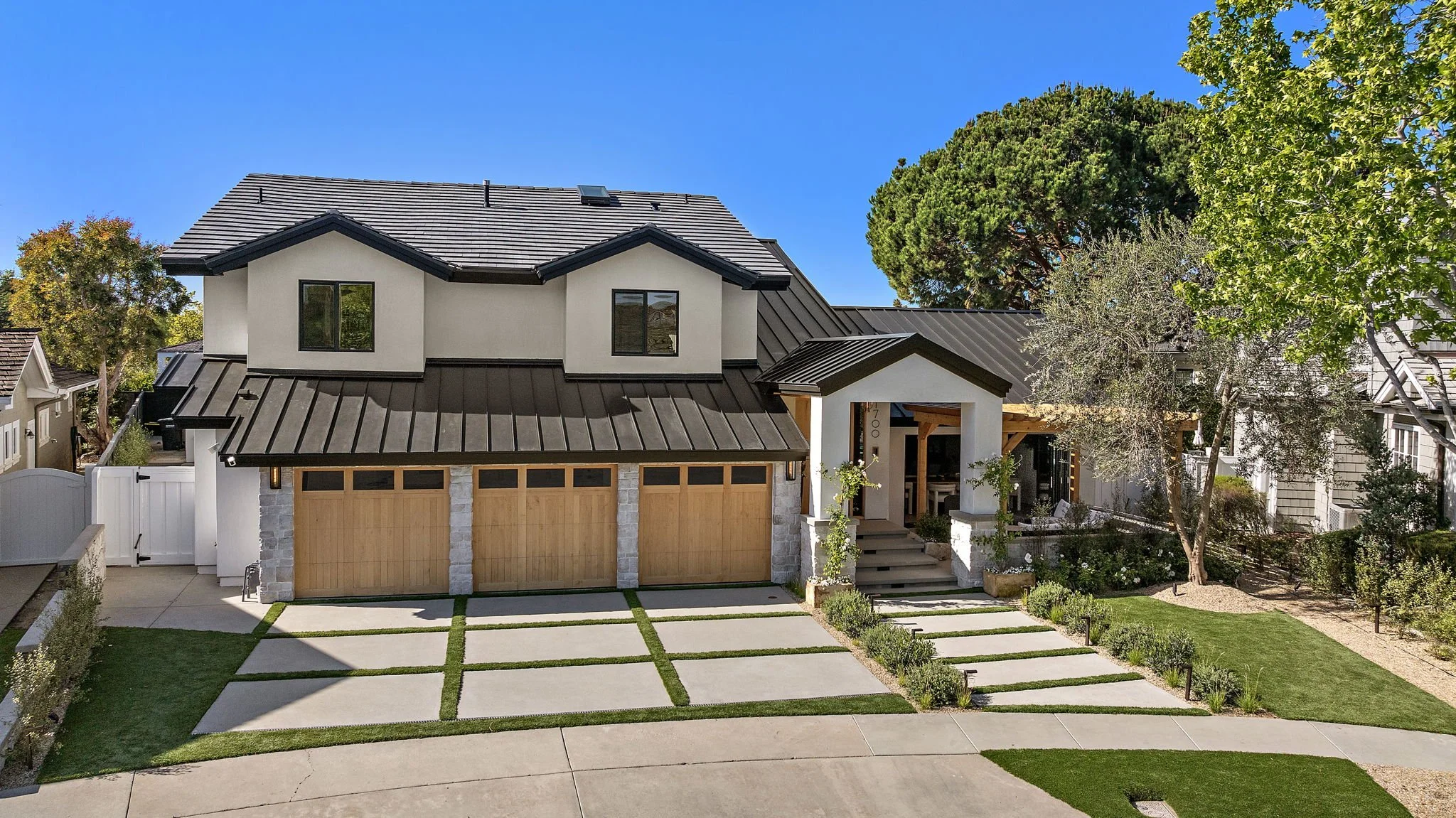 20-web-or-mls-1700 Port Ashley 2 (2).jpg