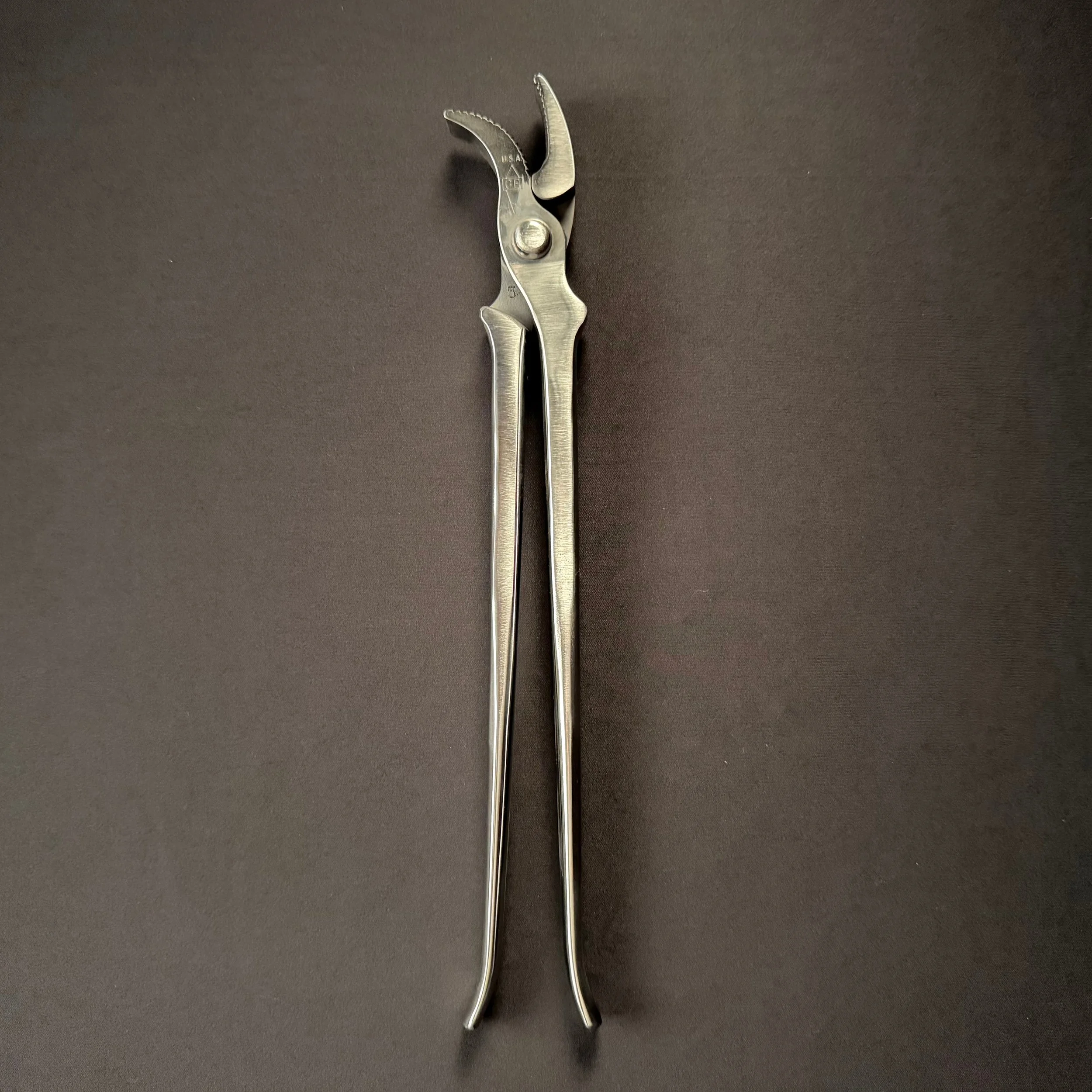 Low Nail Curved Jaw Clincher