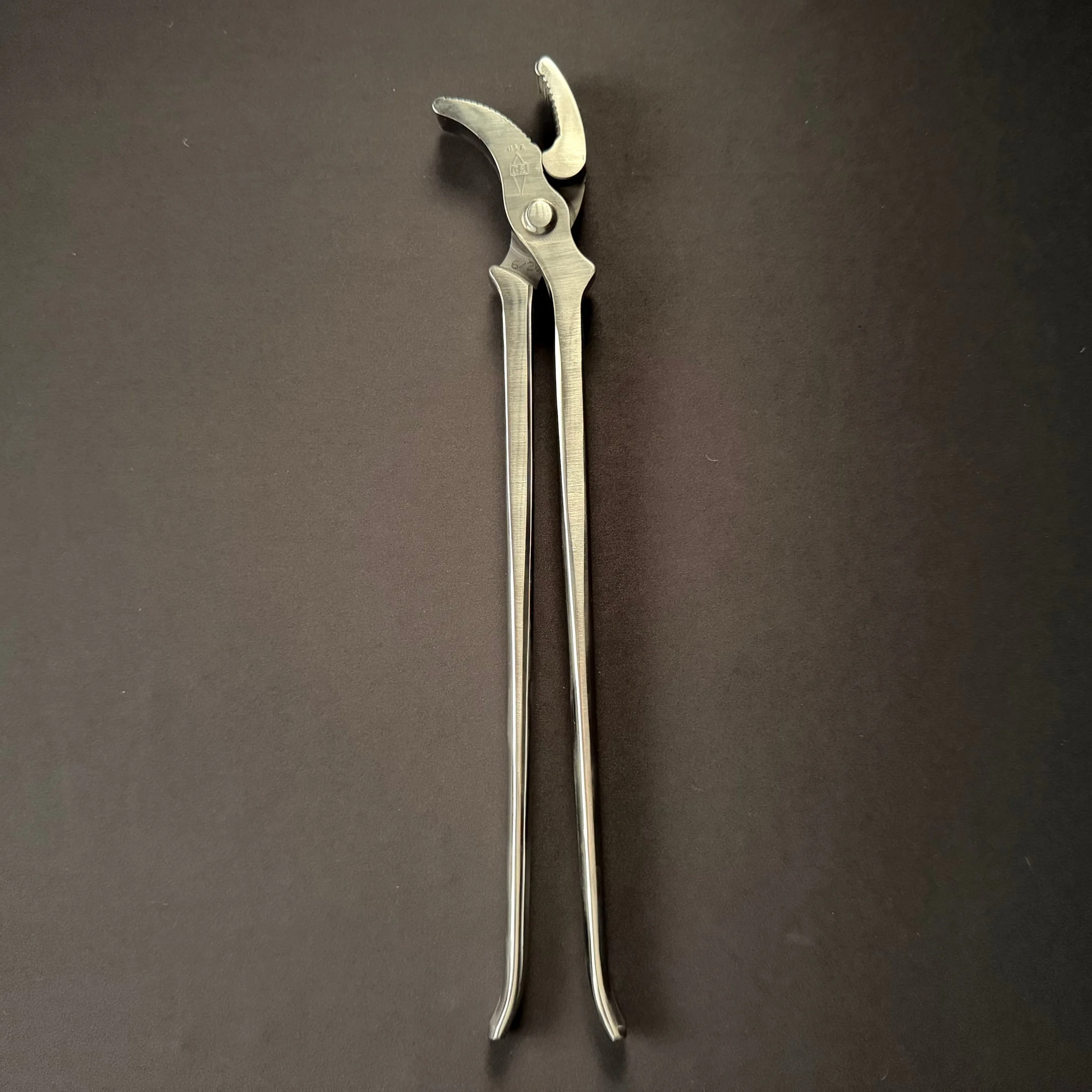 Curved Jaw Clincher