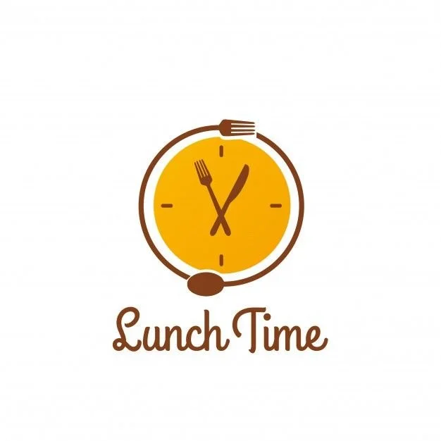 Ein Logo mit einer Uhr, bei der die Zeiger ein Messer und eine Gabel darstellen, und darunter der Text "Lunch Time".