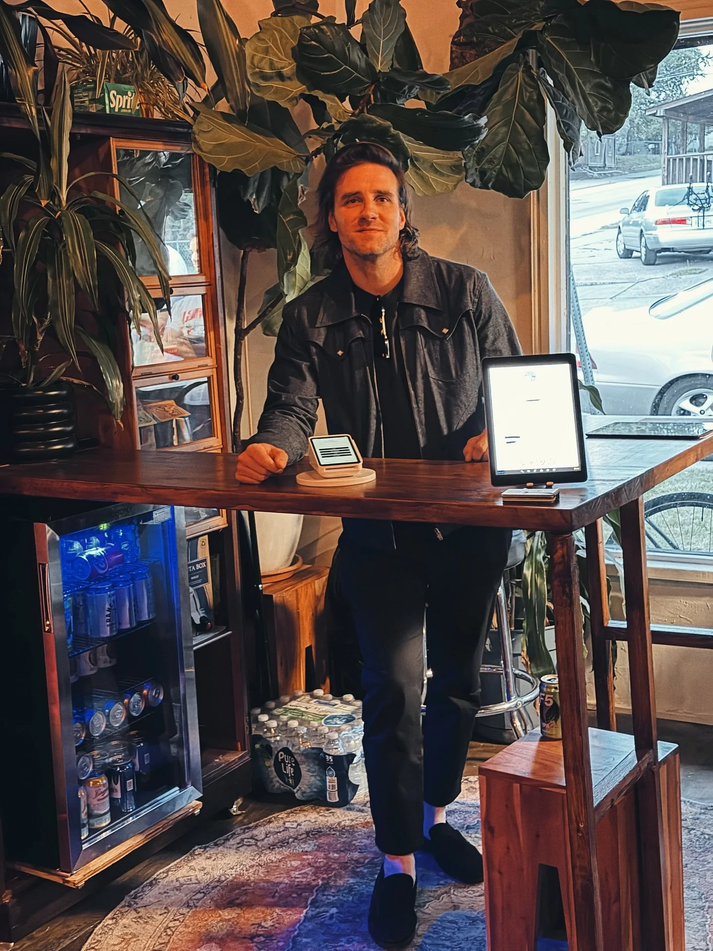 Have you seen our new bar that @h.chrismccabe engineered and built with his hands? 👏🏻

Come see us at the back and pick up a @belafontetulsa sticker and coozie. 🧜&zwj;♀️

See our schedule for upcoming shows OR book your own and hire a bartender fo