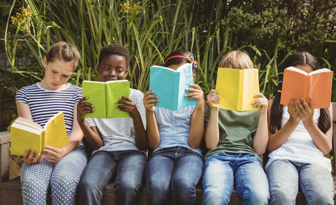 kids reading books together