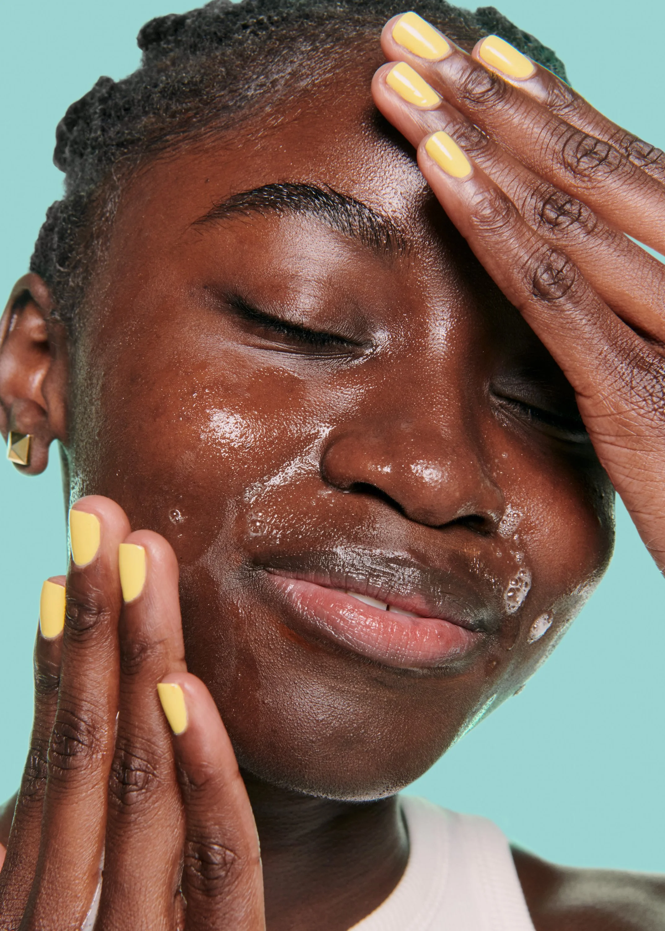 13_THALIA Medium Pore Lite Primer AfterAsp With Makeup Applied _0091_0002_25_ADAMA TNT Application Foam Press into Face_.jpg