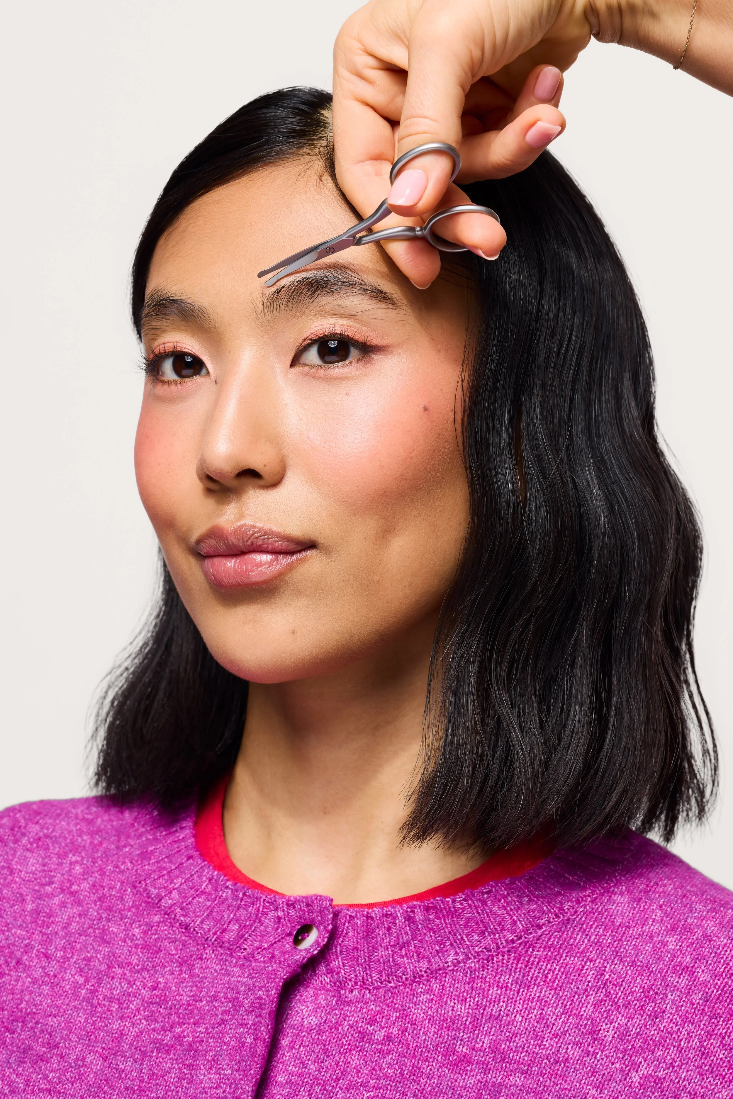 241029_Benefit_LashServices_22_BrowWaxApplication_Step2Trim_Ahnastasia_2363.jpg