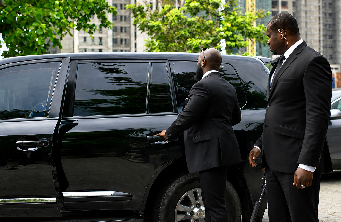 EP balck sleek SUV.png