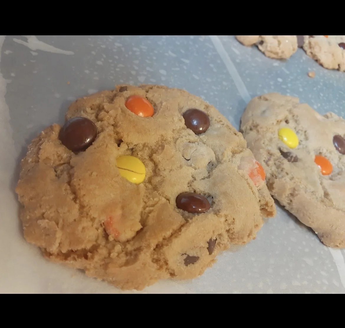 Reeses Pieces Delight (1 dozen)