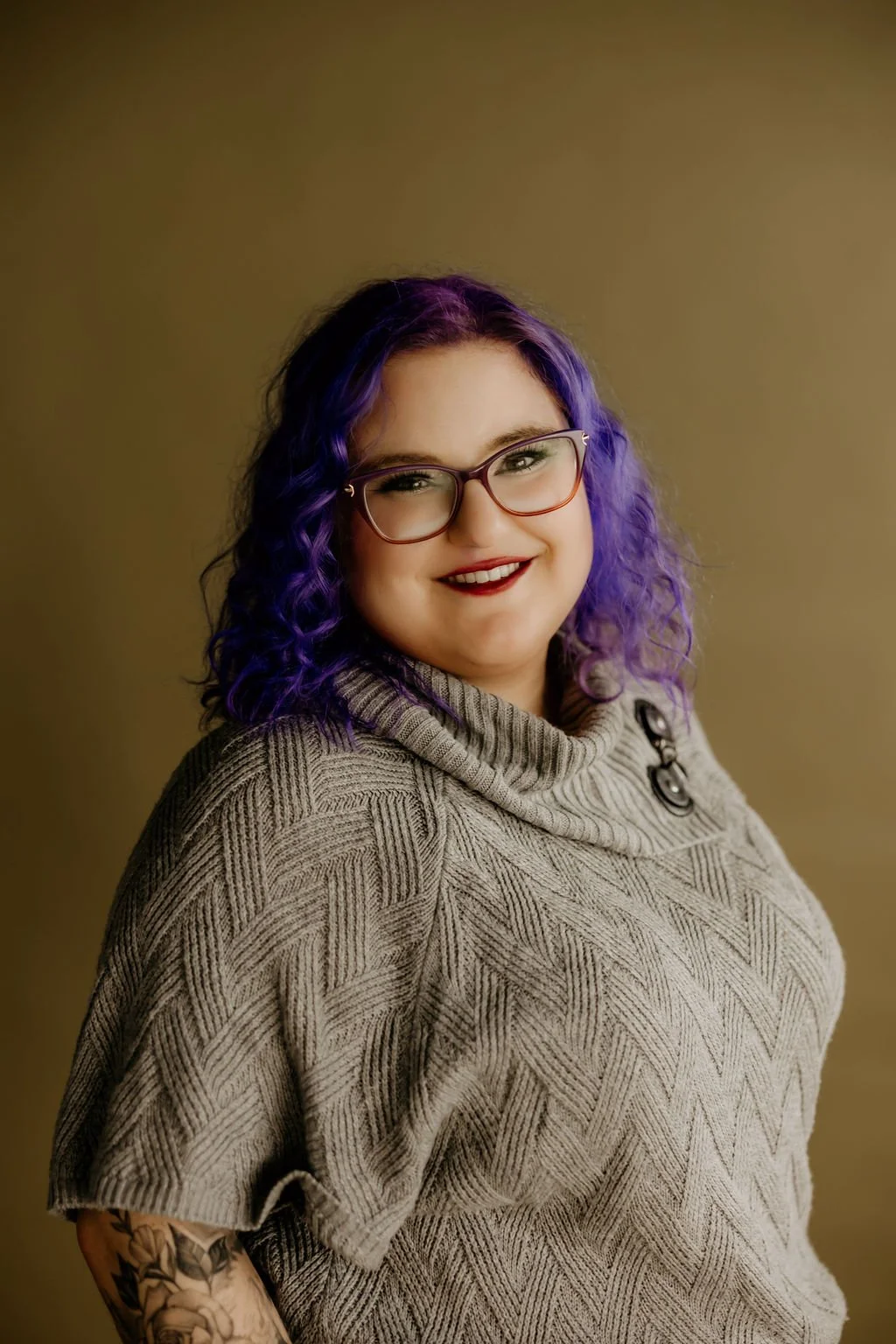 A professional headshot of Jessica Allen, LCSW, certified in animal-assisted therapy and EMDR. Highly trained in IFS and somatic interventions. Located in New York (NY).