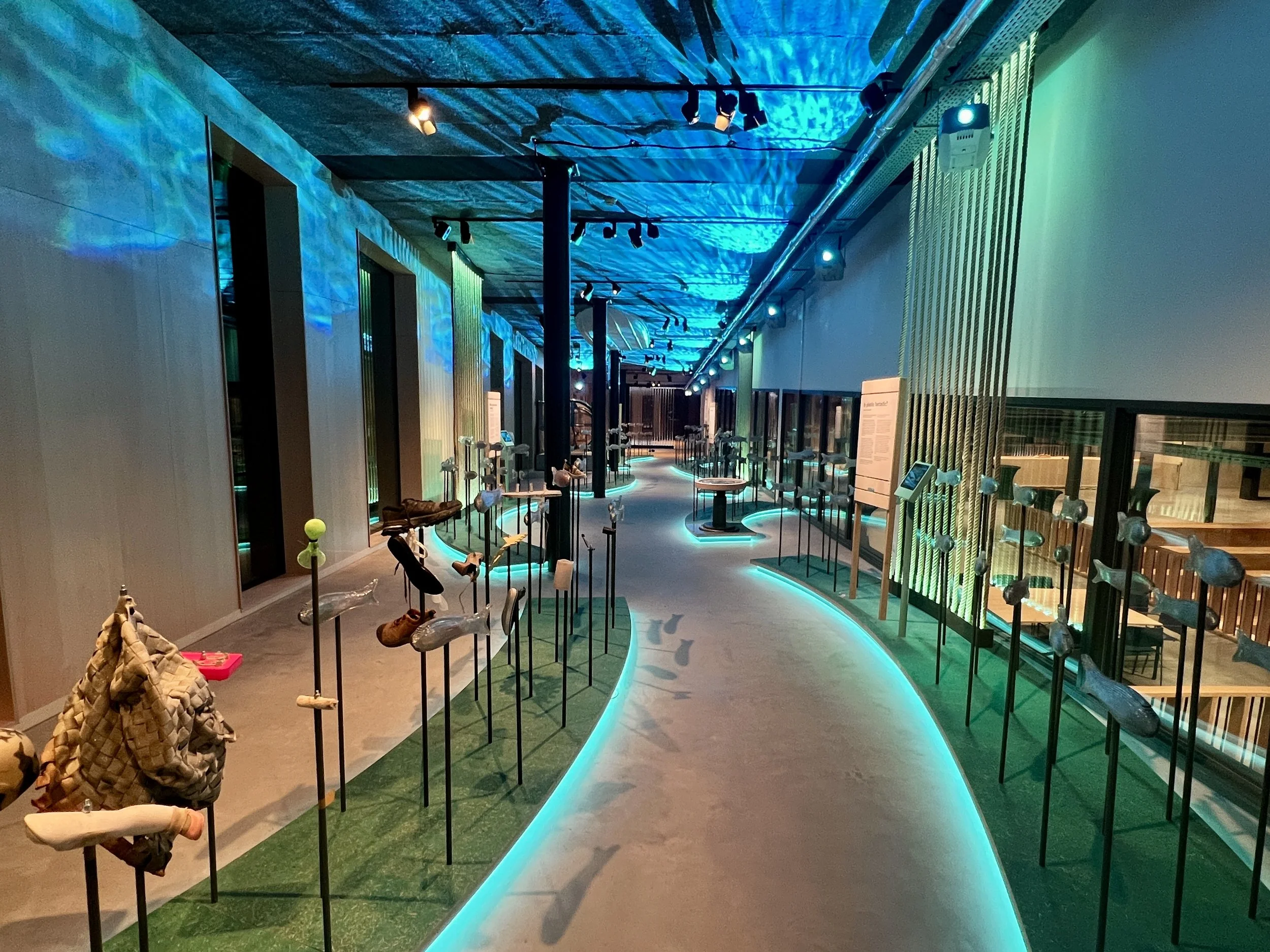  Daylight plays a significant role in this experience, constantly changing with the tides of the Wadden Sea and the weather. We created different scenarios for sunny and cloudy days to provide highlights for every situation. 